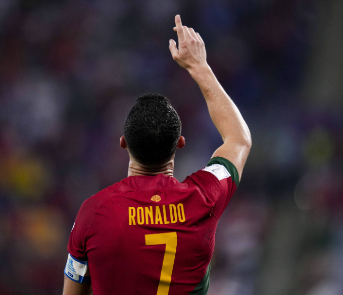 阿莫林回应C罗评价：聚焦当下，引领曼联未来变革