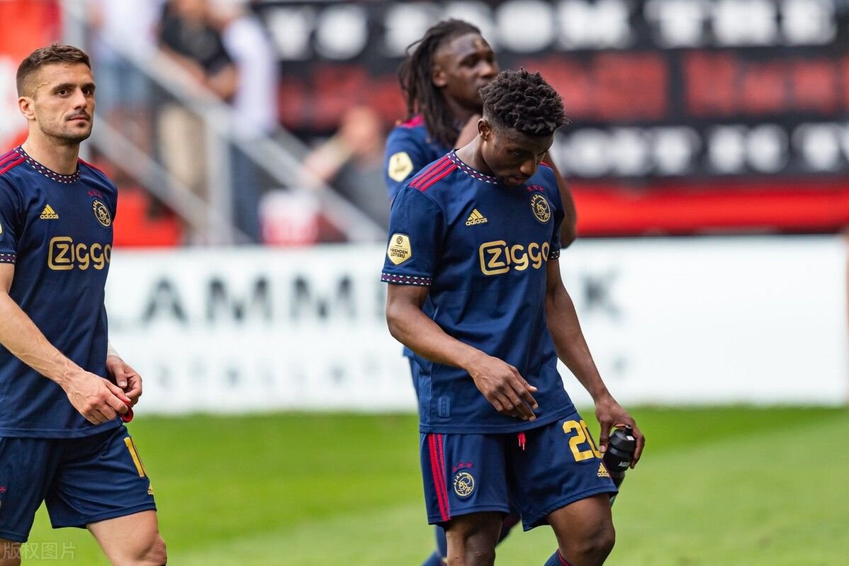 阿贾克斯欧冠征途：从荣耀到低谷的挣扎