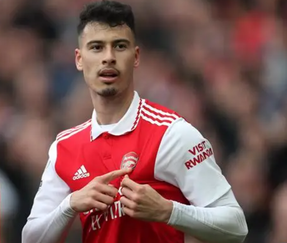 足总杯赛场阿森纳大捷，马丁内利帽子戏法闪耀全场