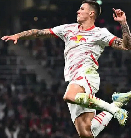 曼联旧将萨哈评舍什科引援：年轻锋才难扛重压，决策存误